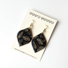 Charger l&#39;image dans la galerie, BEAU earrings in black/gold
