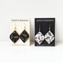 Load image into Gallery viewer, BEAU earrings in black/gold
