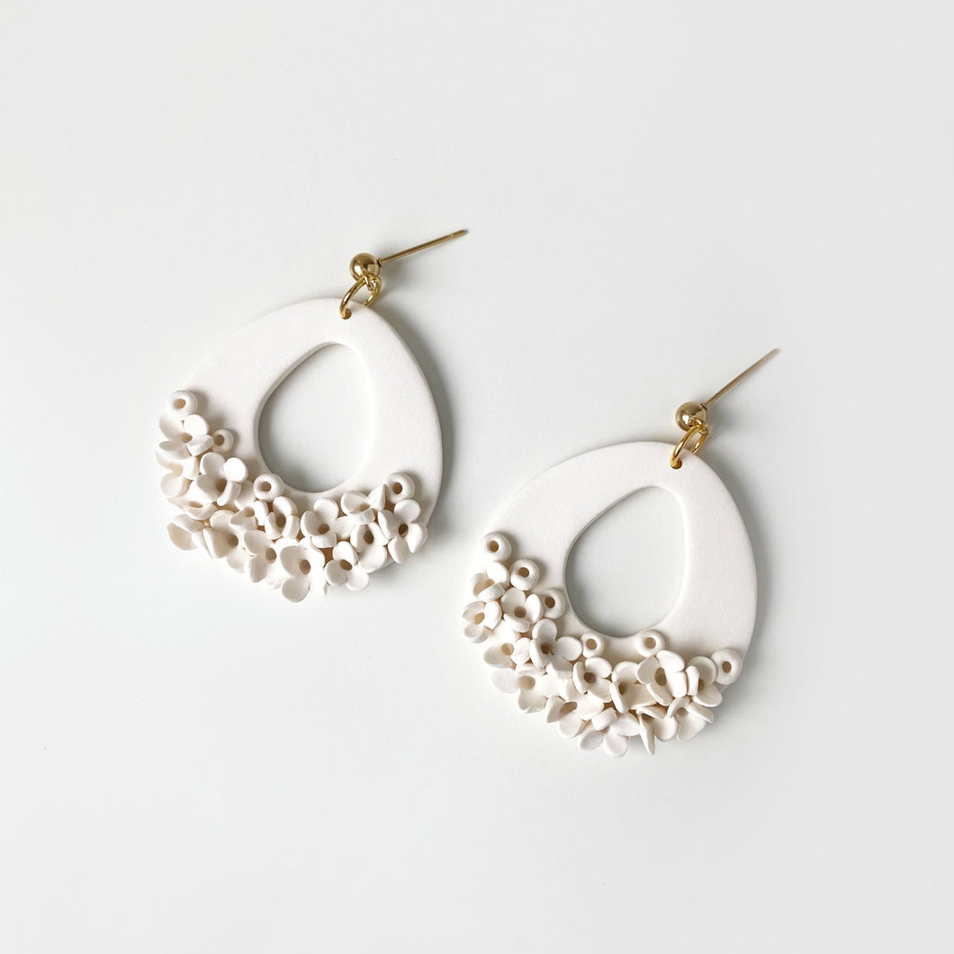 DAPHNE earrings in beige floral