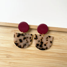 Load image into Gallery viewer, WINONA earrings in burgundy/tortoiseshell
