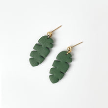 Charger l&#39;image dans la galerie, MUSA earrings in olive
