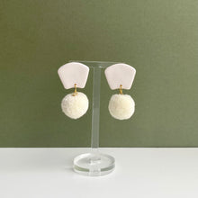 Charger l&#39;image dans la galerie, DOLLY earrings in cream
