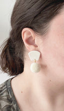 Charger l&#39;image dans la galerie, DOLLY earrings in cream
