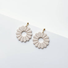 Load image into Gallery viewer, FLORA earrings in beige
