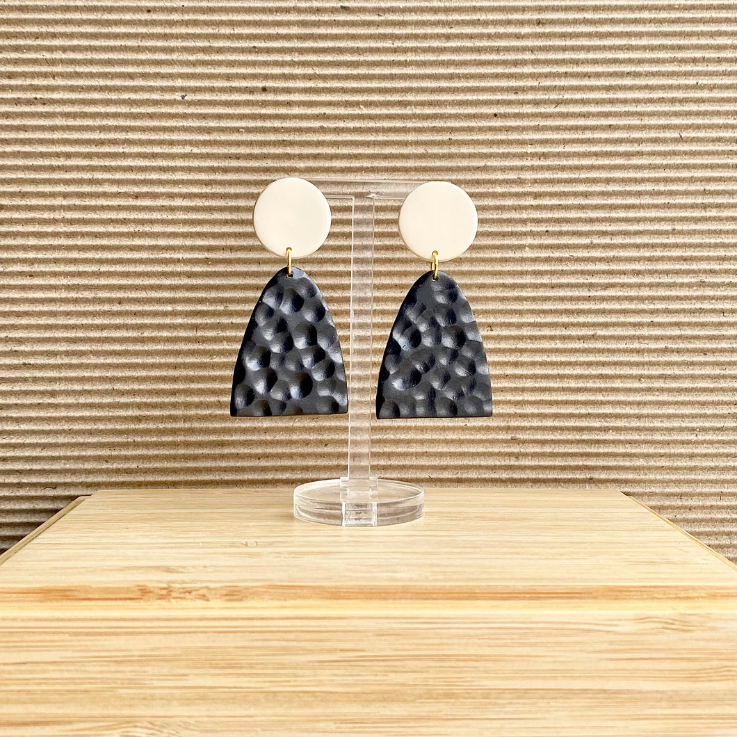 NORA earrings in carbon black