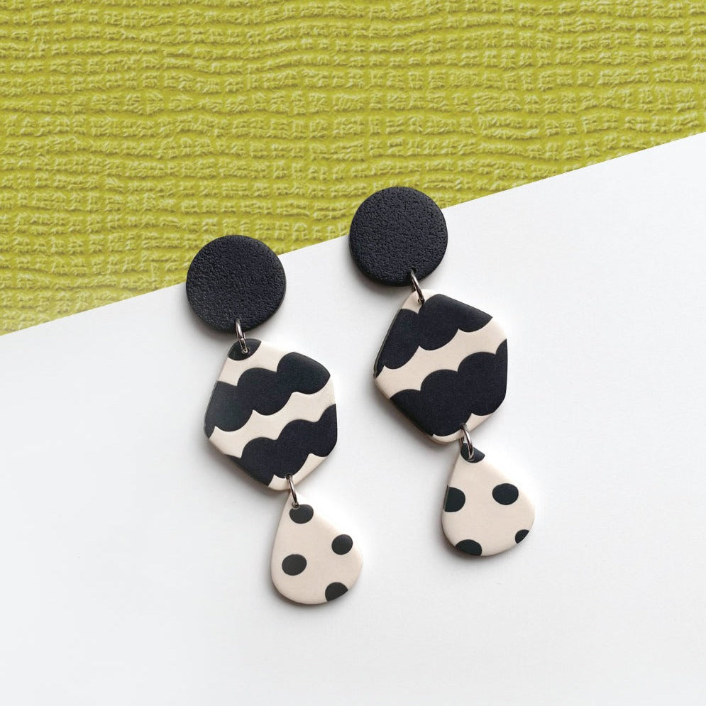 ZOE earrings in black/beige