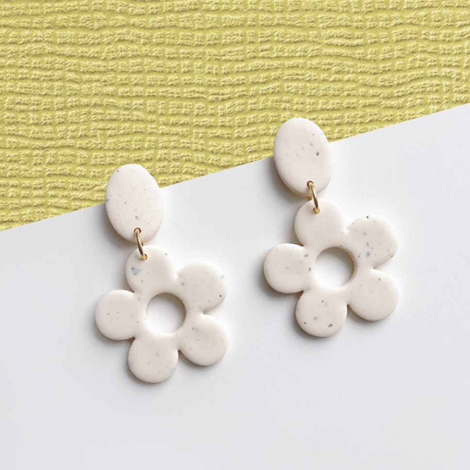 HOLLIS earrings in speckled beige