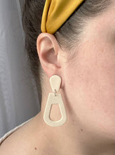 Load image into Gallery viewer, ROWAN earrings in beige
