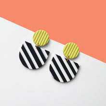 Charger l&#39;image dans la galerie, WINONA earrings in stripes
