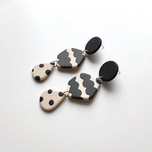 Load image into Gallery viewer, ZOE earrings in black/beige
