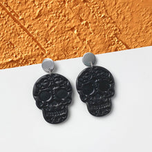 Charger l&#39;image dans la galerie, black sugar skull earrings
