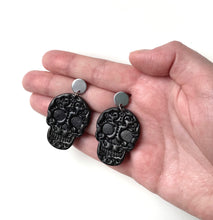 Charger l&#39;image dans la galerie, black sugar skull earrings
