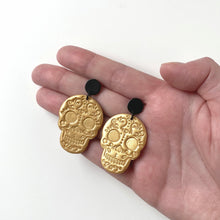 Charger l&#39;image dans la galerie, gold sugar skull earrings

