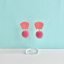 Charger l&#39;image dans la galerie, DOLLY earrings in coral
