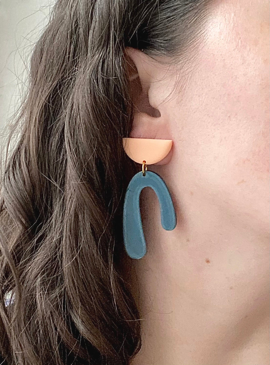 GEORGIA earrings in peach/teal