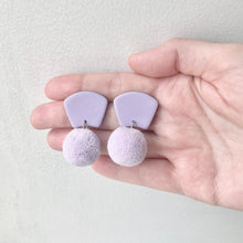 Load image into Gallery viewer, DOLLY earrings in lavender
