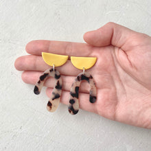Load image into Gallery viewer, GEORGIA earrings in sunflower/tortoiseshell
