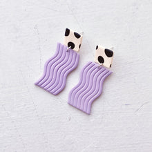 Load image into Gallery viewer, WAVERLY earrings in lavender
